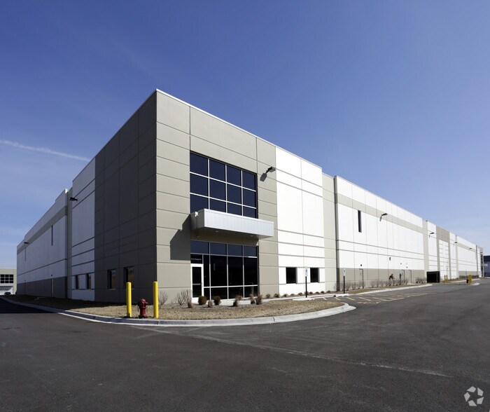 101 Paragon Dr, Romeoville, IL à louer - Photo de l’immeuble – Image 3 sur 8