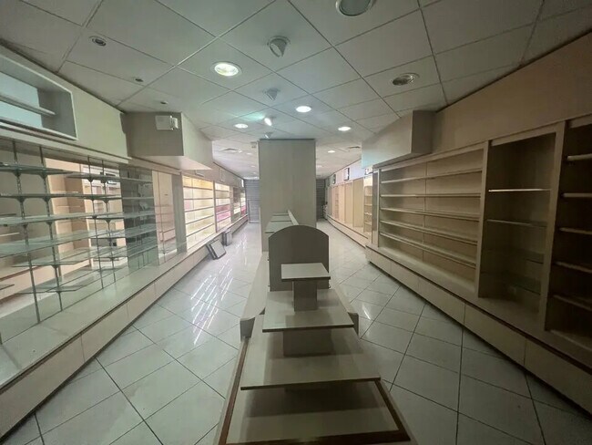 Plus de détails pour Local commercial à louer