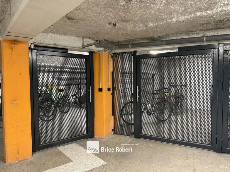 Bureau dans Lyon à louer - Photo de l’immeuble – Image 3 sur 9