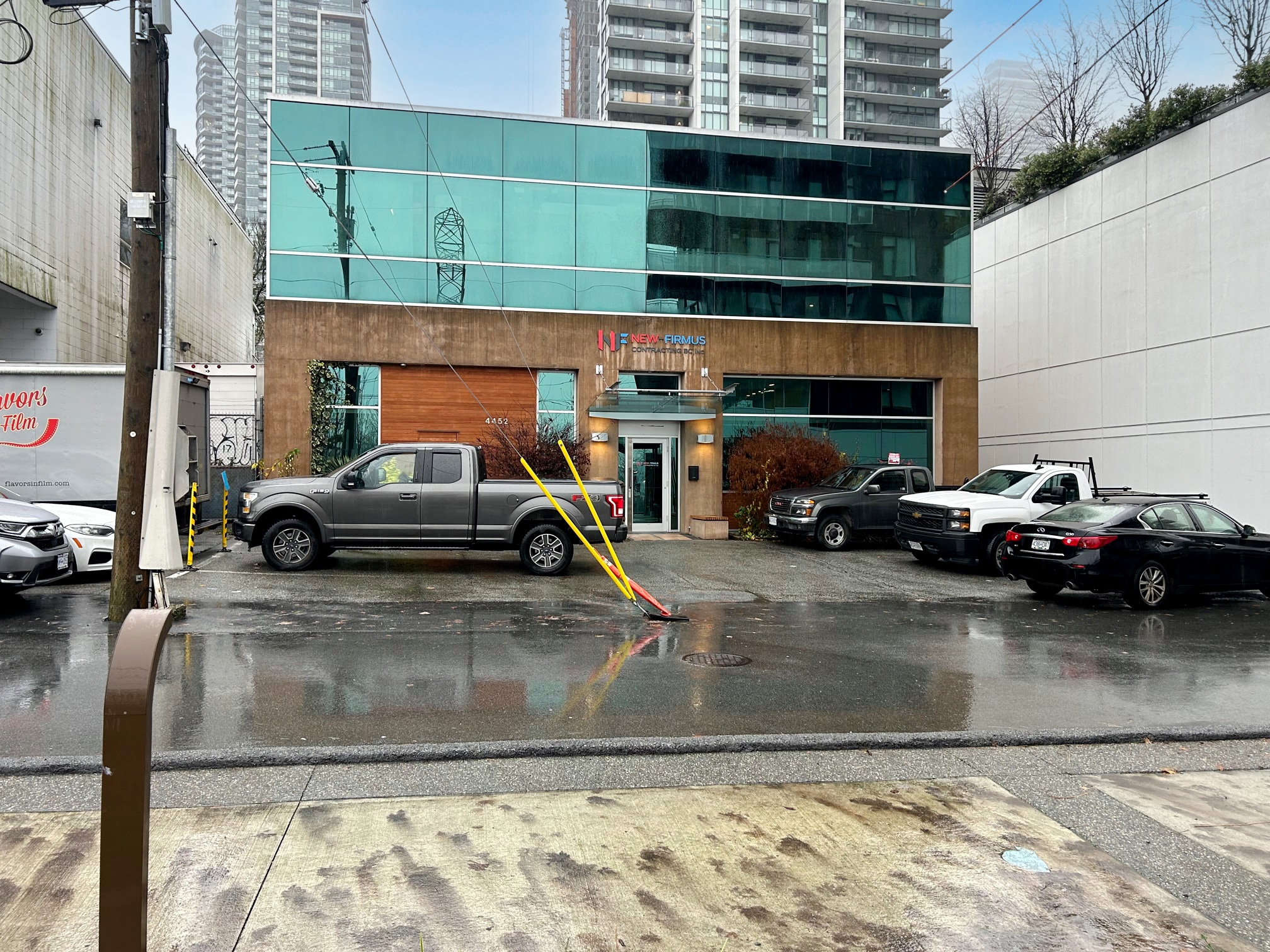 4450-4452 Juneau St, Burnaby, BC à louer Photo intérieure– Image 1 sur 5