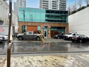 4450-4452 Juneau St, Burnaby, BC à louer Photo intérieure– Image 1 sur 5