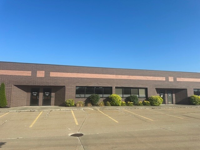 8818-8836 Tyler Blvd, Mentor, OH à vendre - Photo de l’immeuble – Image 2 sur 11