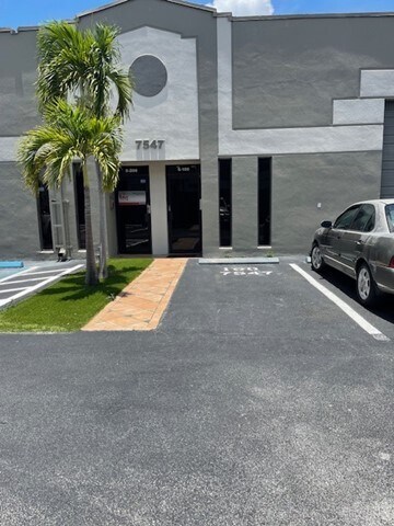7525-7547 W 24th Ave, Hialeah, FL à louer - Photo principale – Image 1 sur 12