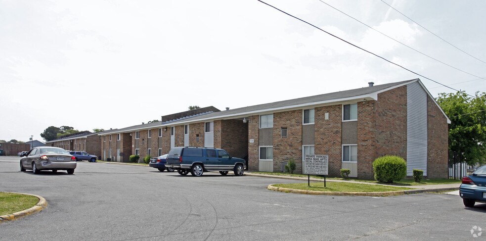 7131 Sewells Point Rd, Norfolk, VA à vendre - Photo de l’immeuble – Image 2 sur 6