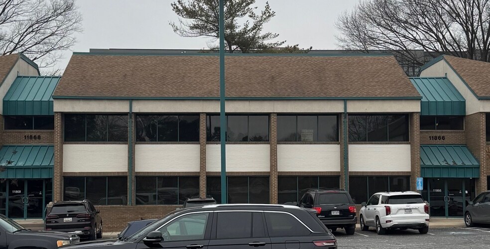 11868 Sunrise Valley Dr Condos portefeuille de 2 biens à vendre sur LoopNet.fr - Photo de l’immeuble – Image 2 sur 15