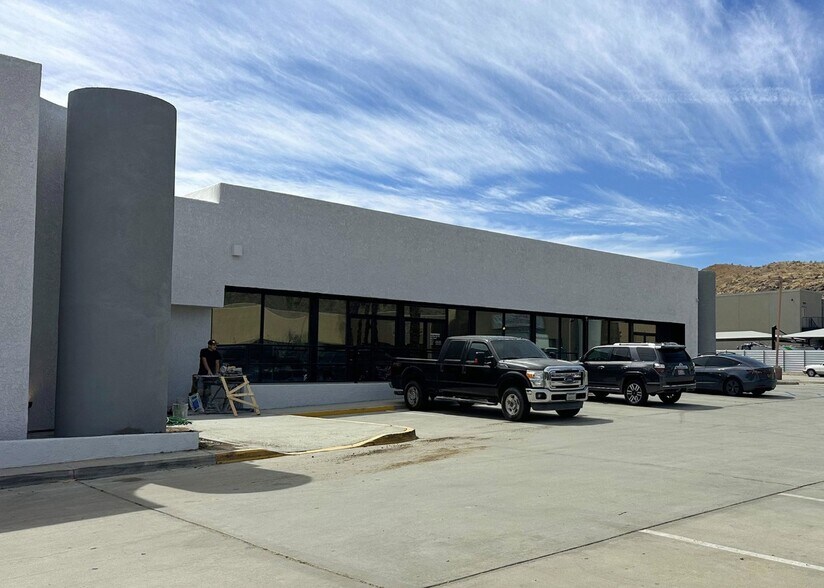 67777 E Palm Canyon Dr, Cathedral City, CA à louer - Photo principale – Image 1 sur 4