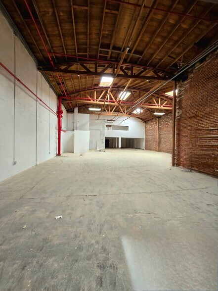 2015-2021 S Santa Fe Ave, Los Angeles, CA à louer - Photo intérieure – Image 2 sur 7