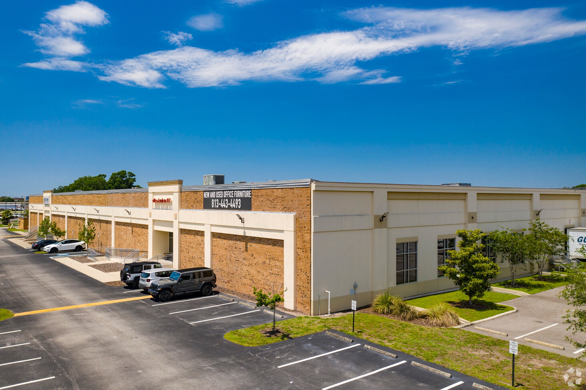 8800-8824 E Adamo Dr, Tampa, FL à louer Photo de l’immeuble– Image 1 sur 8
