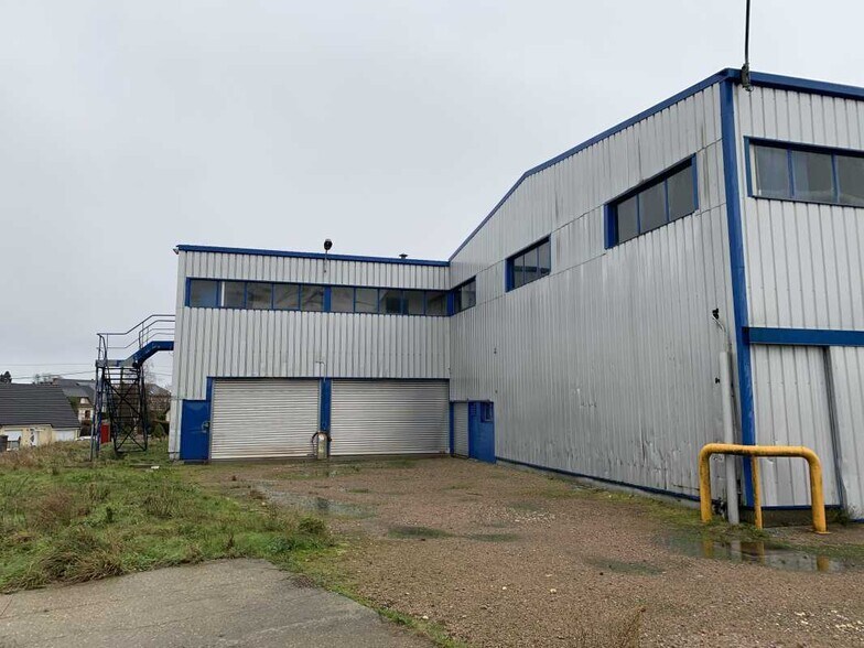 Industriel/Logistique dans Tancarville à louer - Photo de l’immeuble – Image 2 sur 3