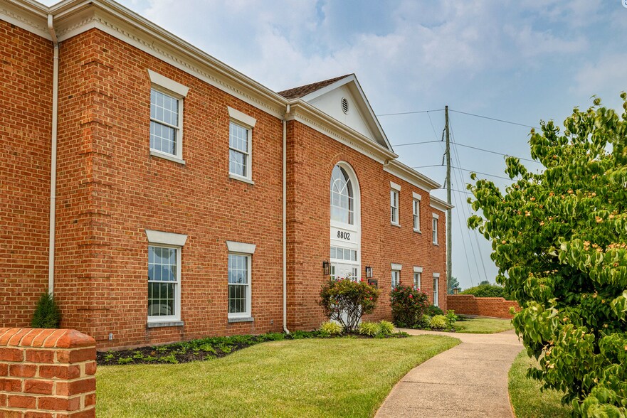8802 Sudley Rd, Manassas, VA à louer - Photo de l’immeuble – Image 3 sur 22