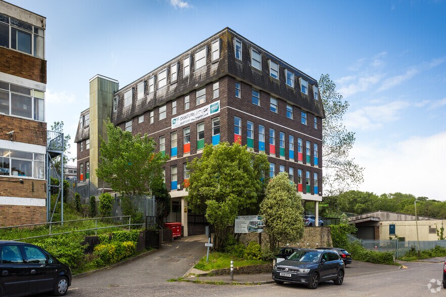100 Menzies Rd, St Leonards On Sea à louer - Photo de l’immeuble – Image 1 sur 9