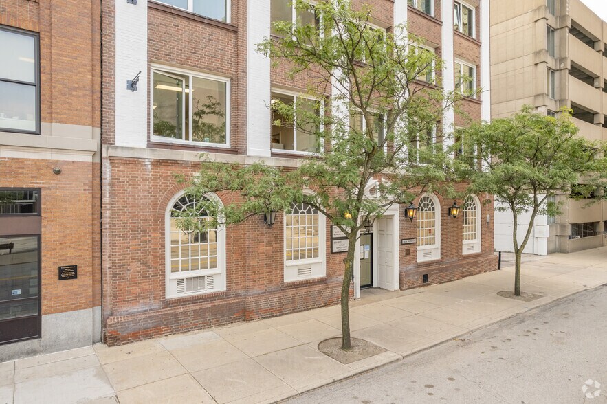 136 N Huron St, Toledo, OH à vendre - Photo de l’immeuble – Image 2 sur 6