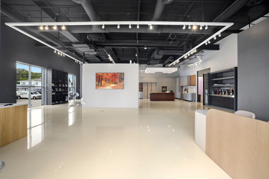 255-275 NE 59th St, Miami, FL à louer - Photo de l’immeuble – Image 3 sur 21