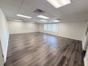 599 S Barranca Ave, Covina, CA à louer Photo intérieure– Image 2 sur 2