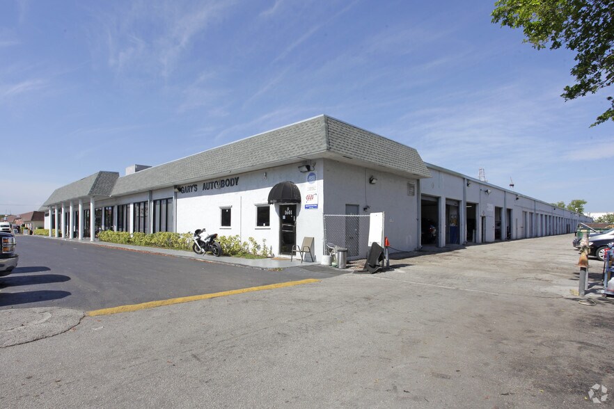 1593-1667 Banks Rd, Margate, FL à louer - Photo de l’immeuble – Image 3 sur 4
