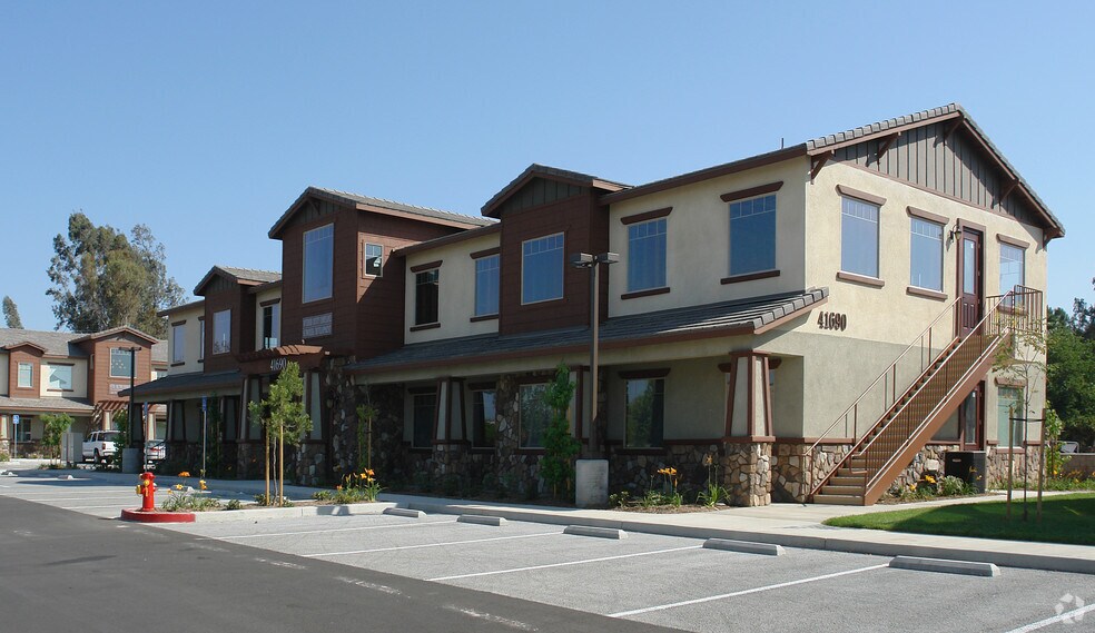 41690 Ivy St, Murrieta, CA à louer - Photo de l’immeuble – Image 3 sur 8