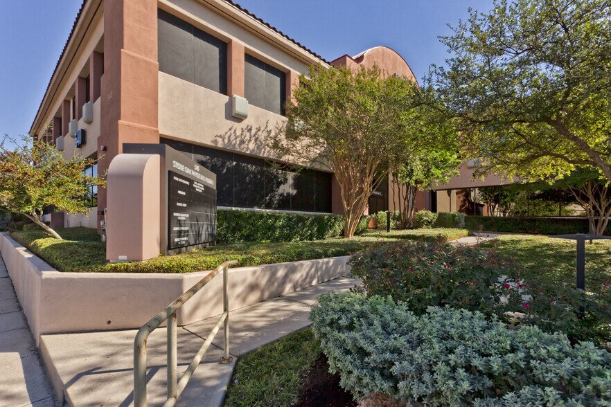 540 Oak Centre Dr, San Antonio, TX à louer - Photo de l’immeuble – Image 3 sur 5