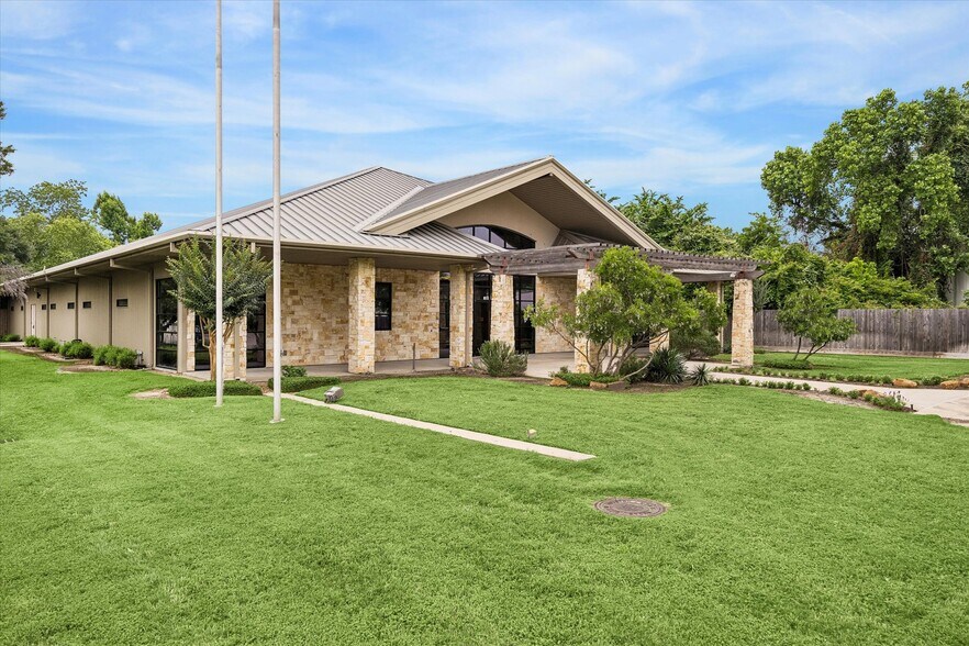 6950 W 43rd St, Houston, TX à louer - Photo de l’immeuble – Image 1 sur 21