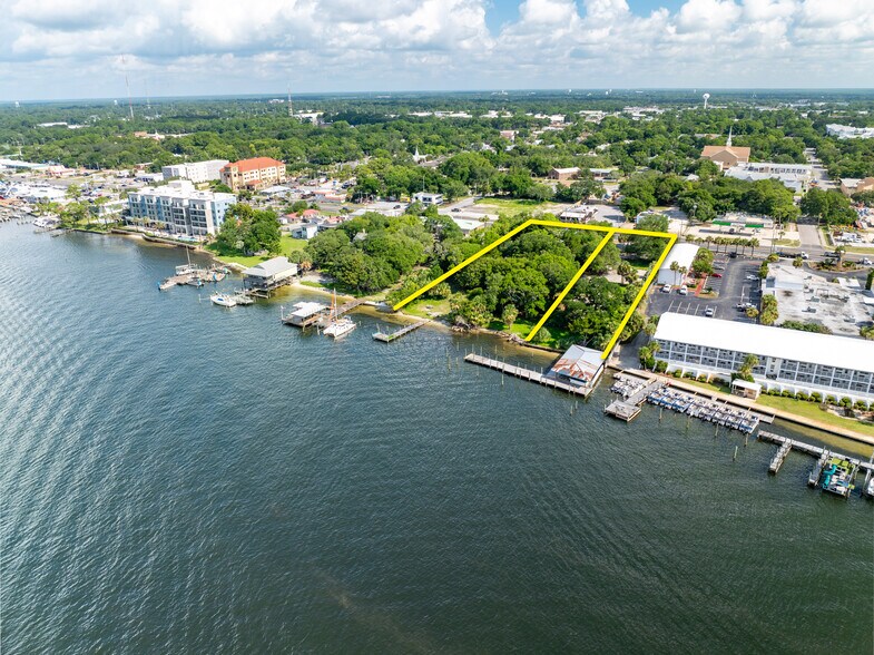 42 Miracle Strip Pky SE, Fort Walton Beach, FL à vendre - Photo de l’immeuble – Image 3 sur 6