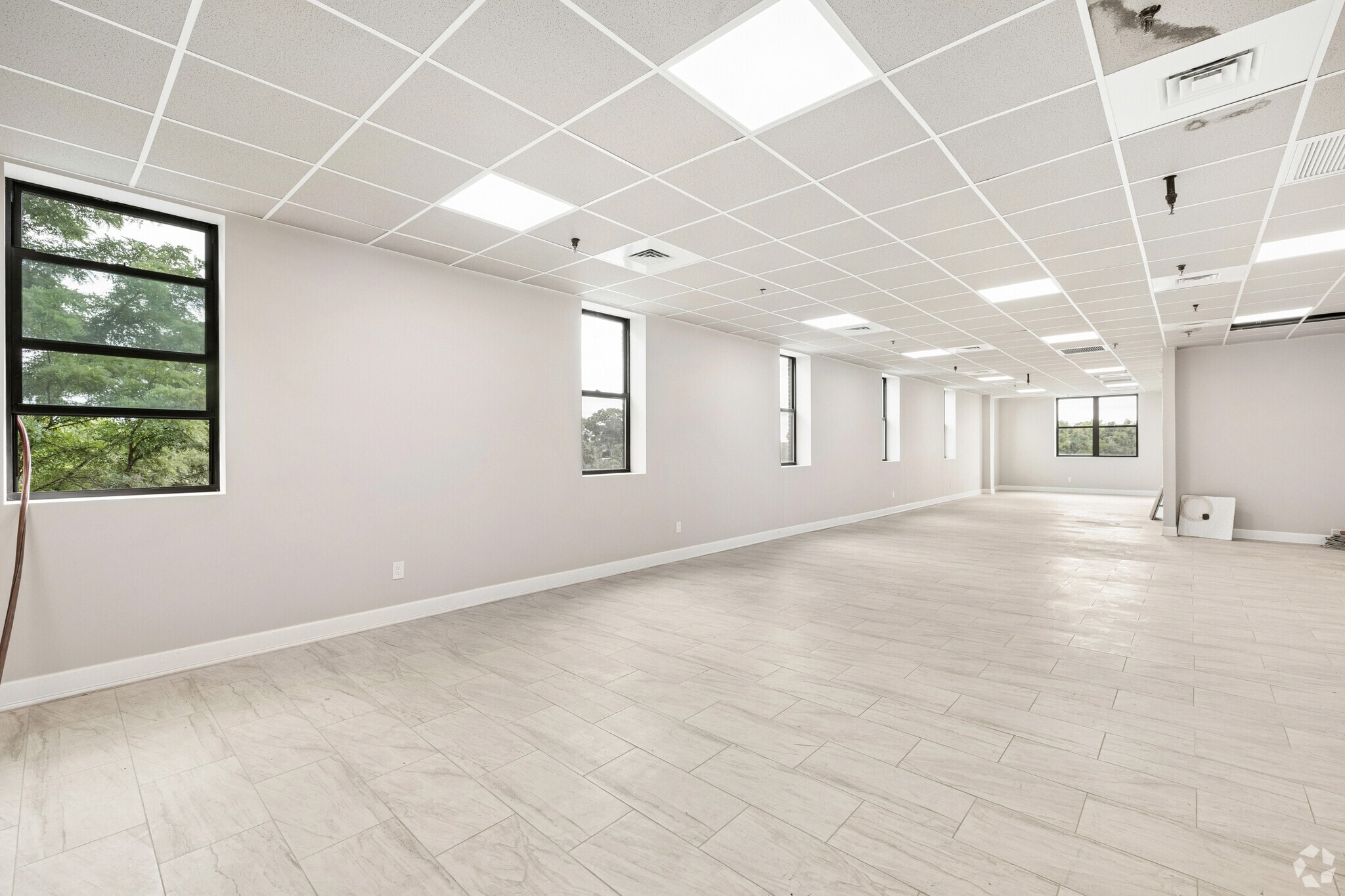 949-955 Yonkers Ave, Yonkers, NY à louer Photo intérieure– Image 1 sur 2
