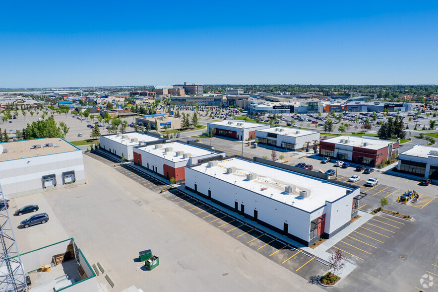 2255 32nd St NE, Calgary, AB à vendre - Aérien – Image 3 sur 7