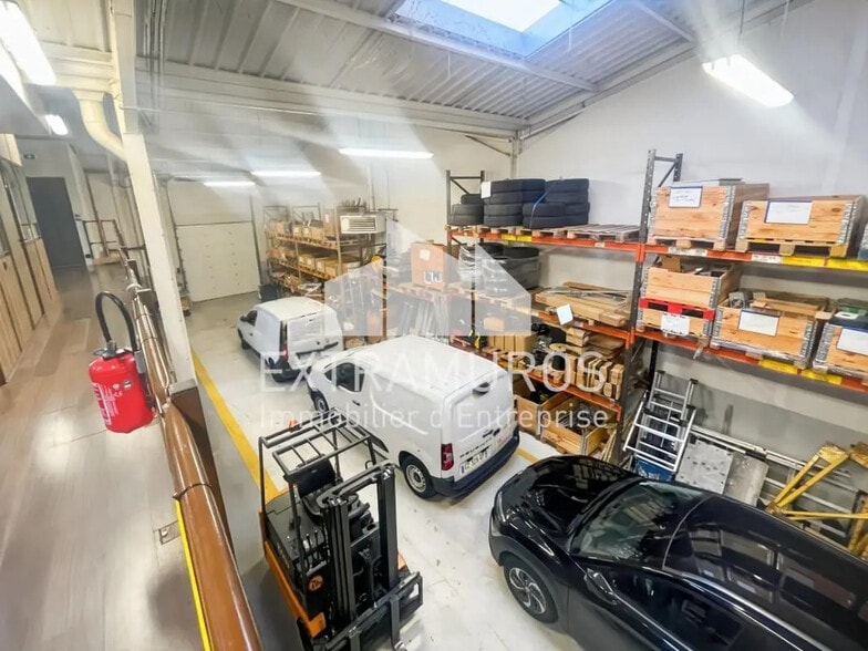 Local d’activités dans Meyzieu à louer - Photo de l’immeuble – Image 3 sur 11