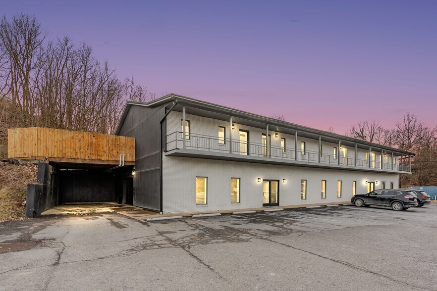 417 Holland Ave, Morgantown, WV à louer - Photo de l’immeuble – Image 1 sur 16