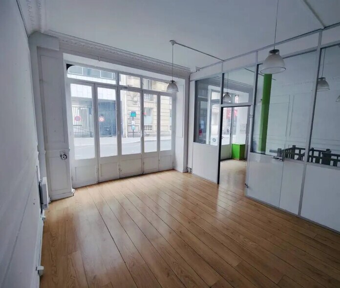 Local commercial dans Paris à louer - Photo de l’immeuble – Image 2 sur 7