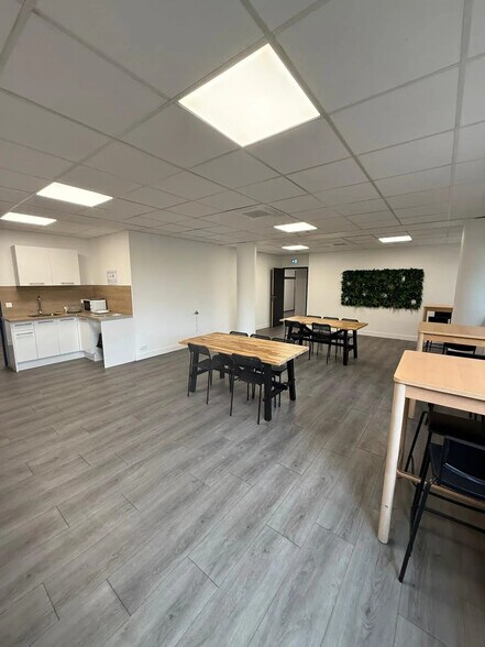 Bureau dans Torcy à louer - Photo de l’immeuble – Image 2 sur 5
