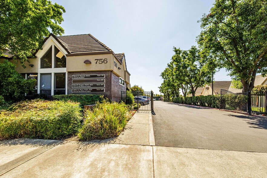 756 Porter Ave, Stockton, CA à vendre - Photo de l’immeuble – Image 2 sur 40