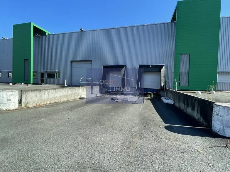Local d’activités dans Blanquefort à louer - Photo de l’immeuble – Image 2 sur 12