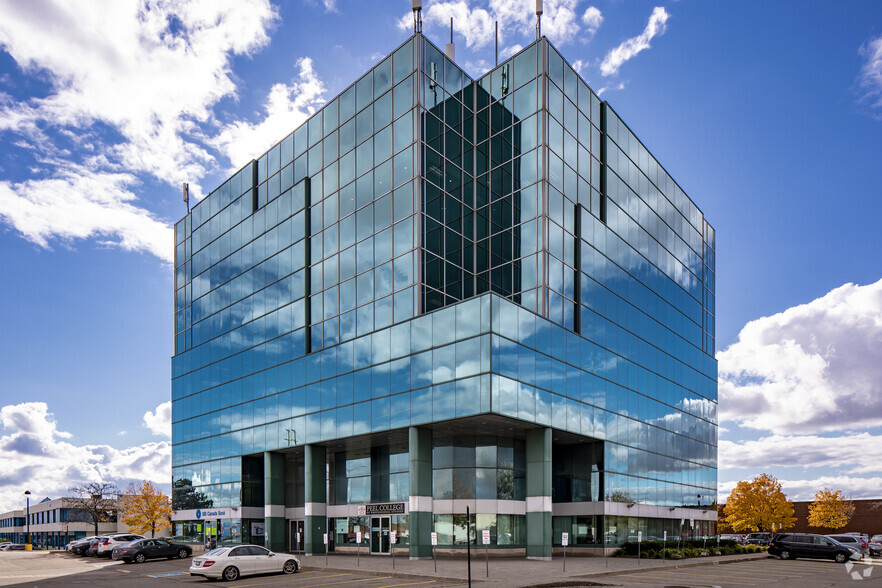 1450 Meyerside Dr, Mississauga, ON à vendre - Photo de l’immeuble – Image 2 sur 7
