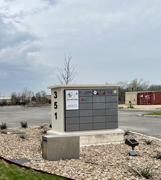 351 Exchange Blvd, Hutto, TX à louer - Photo de l’immeuble – Image 2 sur 4