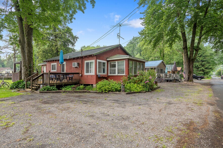 Sylvan Beach Development + Airbnb portefeuille de 6 biens à vendre sur LoopNet.fr - Photo de l’immeuble – Image 3 sur 6