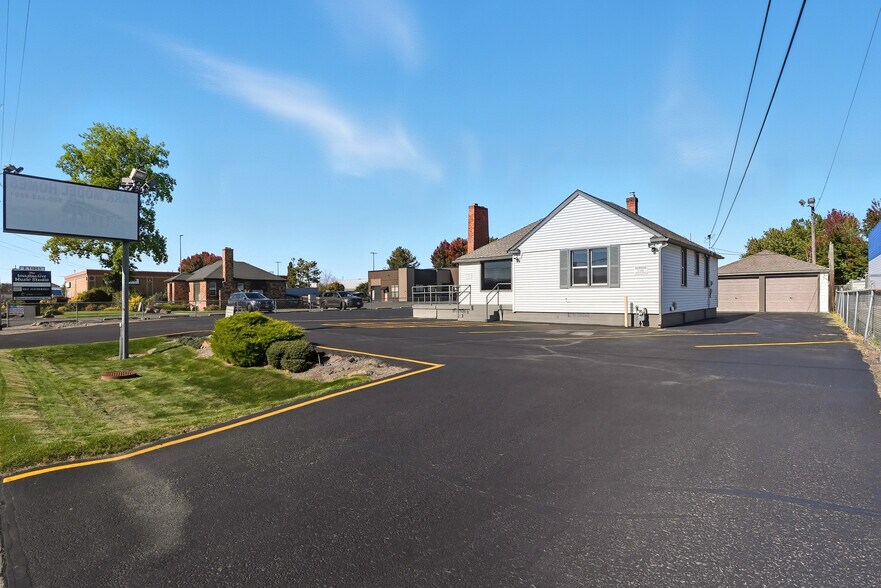 15813 E Sprague Ave, Veradale, WA à louer - Photo de l’immeuble – Image 3 sur 29