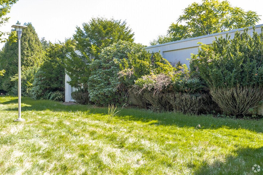 110 Woodfern Rd, Branchburg, NJ à vendre - Photo de l’immeuble – Image 3 sur 6