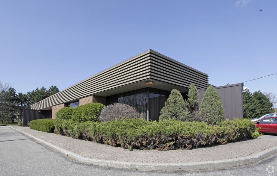 West Drive Portfolio portefeuille de 2 biens à vendre sur LoopNet.fr - Photo principale – Image 2 sur 2