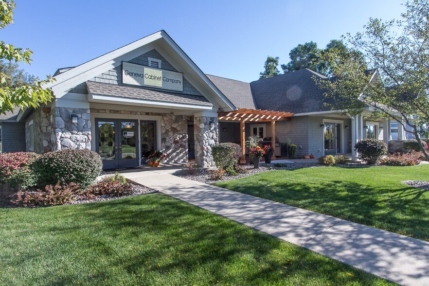 201 Geneva National Ave, Lake Geneva, WI à vendre - Photo de l’immeuble – Image 3 sur 24