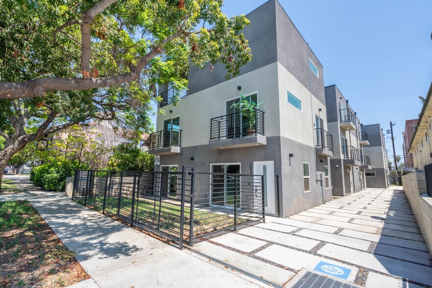 1032-1038 N Oxford Ave, Los Angeles, CA à vendre - Photo principale – Image 1 sur 21