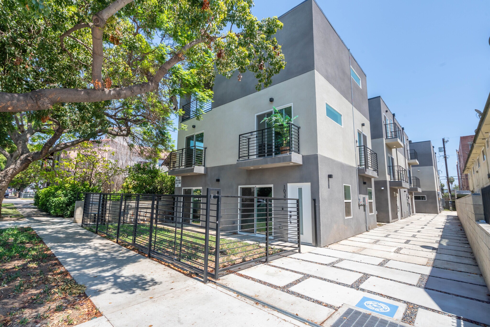 1032-1038 N Oxford Ave, Los Angeles, CA à vendre Photo principale– Image 1 sur 22