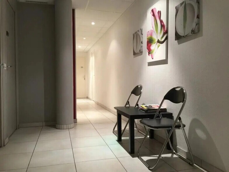 Bureau dans Cannes à vendre - Photo de l’immeuble – Image 1 sur 8