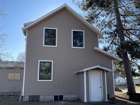 713 Kloman Ave, Republic, MI à vendre - Photo de l’immeuble – Image 2 sur 20