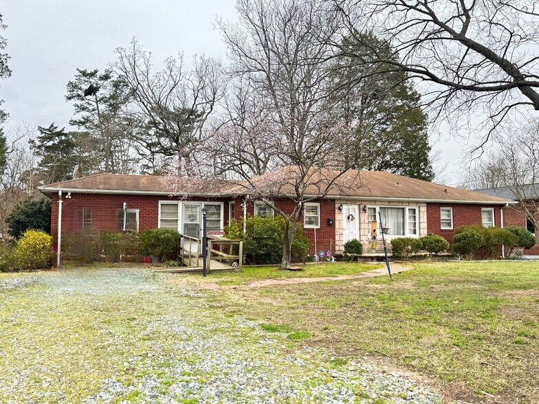 2304 S Cannon Blvd, Kannapolis, NC à vendre - Photo de l’immeuble – Image 1 sur 11