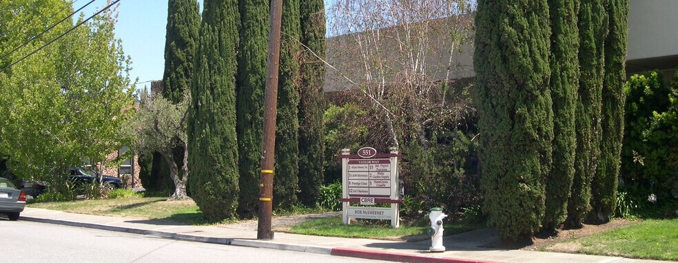 551 Taylor Way, San Carlos, CA à louer - Photo de l’immeuble – Image 2 sur 2