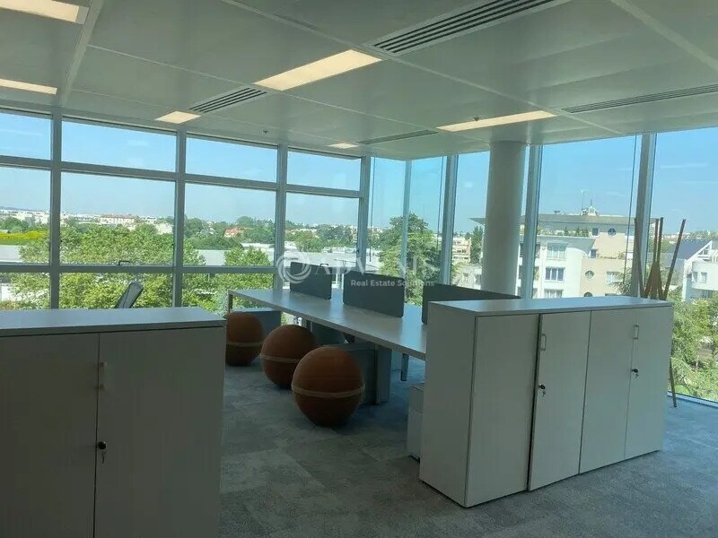 Bureau dans Rueil-Malmaison à louer Photo de l’immeuble– Image 1 sur 2