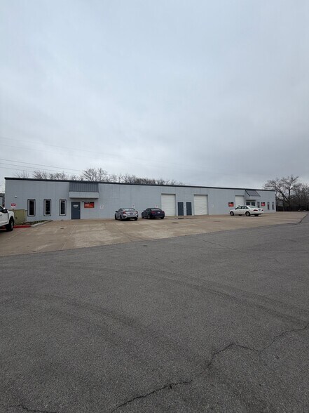 11513 Strang Line Rd, Olathe, KS à louer - Photo de l’immeuble – Image 1 sur 2