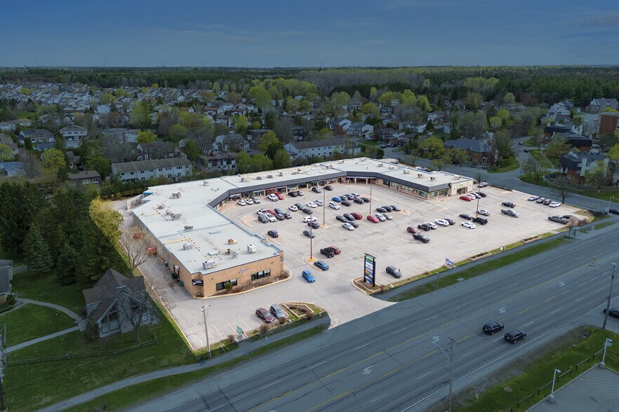 2190-2194 Robertson Rd, Ottawa, ON à vendre - Photo de l’immeuble – Image 3 sur 24