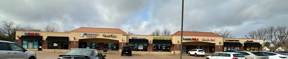 3150 N Aurora Rd, Aurora, IL à louer - Photo principale – Image 1 sur 6