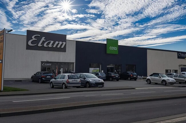 Plus de détails pour 272 Rue De La Révoluton, Saint-Maximin - Local commercial à louer