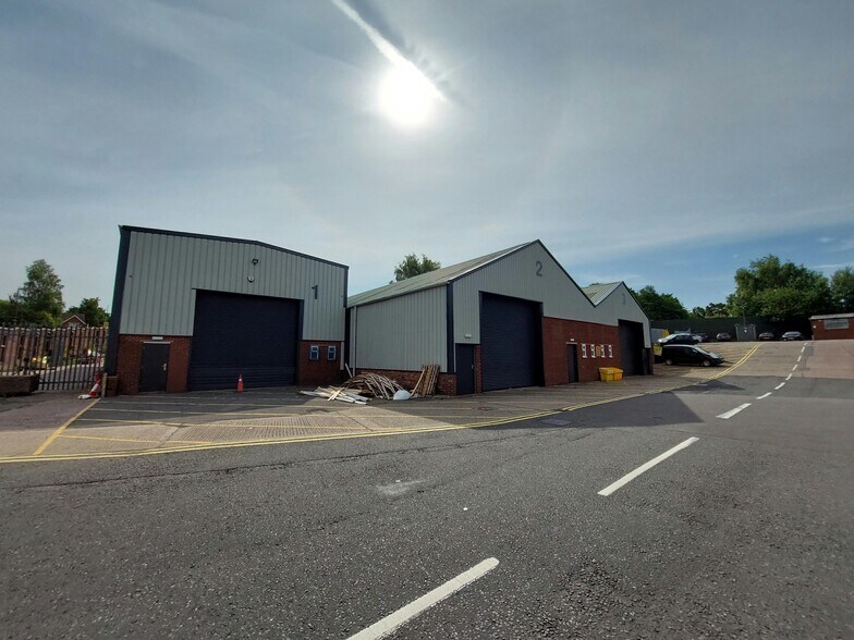 3 Church Ln, West Bromwich à louer - Photo de l’immeuble – Image 2 sur 8